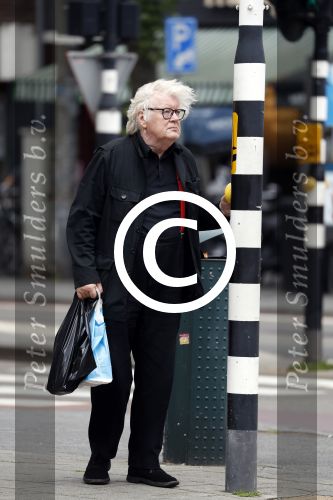 Amsterdam 28 juli 2017
Rudi Fuchs op straat in amsterdam.