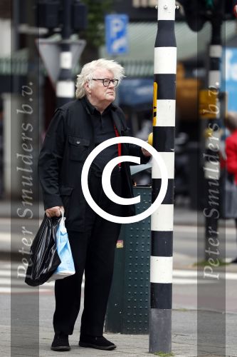 Amsterdam 28 juli 2017
Rudi Fuchs op straat in amsterdam.
