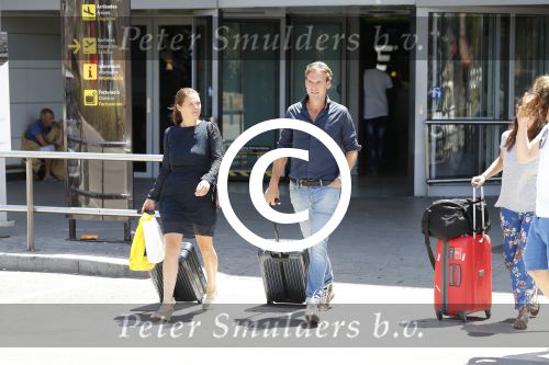 ibiza 27 juli 2017
Rutger castricum met zijn vrouw op het vliegveld van ibiza.