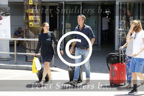 ibiza 27 juli 2017
Rutger castricum met zijn vrouw op het vliegveld van ibiza.