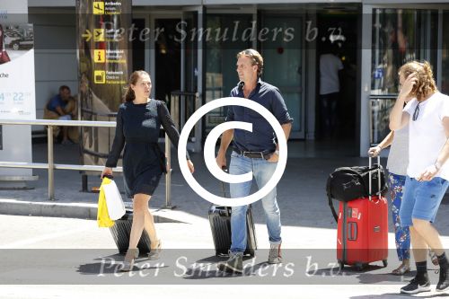 ibiza 27 juli 2017
Rutger castricum met zijn vrouw op het vliegveld van ibiza.