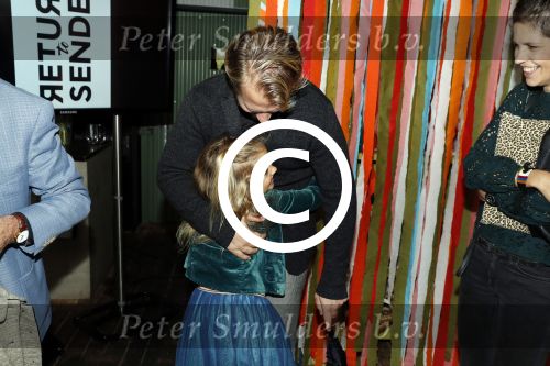 Amsterdam 14 september 2017
Presentatie nieuwe produkten return to sender met Katja Schuurman. Hannah Verboom presenteert het gebeuren. Verder aanwezig de ouders van Katja Birgit Schuurman met Arne Toonen Thijs Romer Sammie en Freek  van Noortwijk