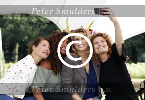 t Harde 5 september 2017
Presentatie cast Opvliegers. Antje Monteiro, Anouk van Nes, Joanne Telesford, Sandra Mattie,
Producent is  Rick Engelkes