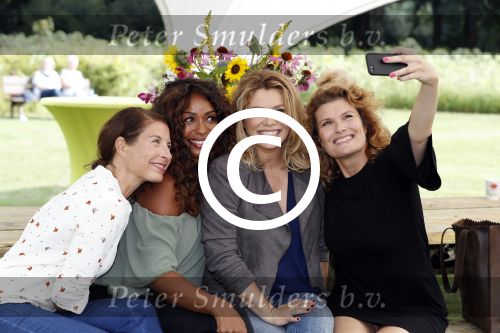 t Harde 5 september 2017
Presentatie cast Opvliegers. Antje Monteiro, Anouk van Nes, Joanne Telesford, Sandra Mattie,
Producent is  Rick Engelkes