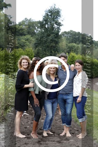t Harde 5 september 2017
Presentatie cast Opvliegers. Antje Monteiro, Anouk van Nes, Joanne Telesford, Sandra Mattie,
Producent is  Rick Engelkes
