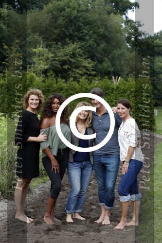 t Harde 5 september 2017
Presentatie cast Opvliegers. Antje Monteiro, Anouk van Nes, Joanne Telesford, Sandra Mattie,
Producent is  Rick Engelkes