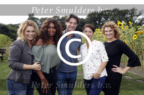 t Harde 5 september 2017
Presentatie cast Opvliegers. Antje Monteiro, Anouk van Nes, Joanne Telesford, Sandra Mattie,
Producent is  Rick Engelkes