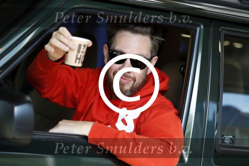 Amsterdam 3 juli 2017 
Selwyn Senatori met kopje koffie in zijn auto
