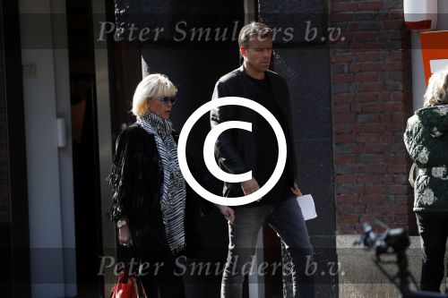Amsterdam 15 september 2017 
Sheila de Vries met zoon op straat in amsterdam zuid