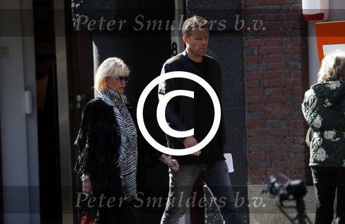Amsterdam 15 september 2017 
Sheila de Vries met zoon op straat in amsterdam zuid