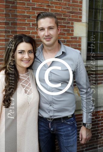 Leiden 7 juli 2017
Zanger Wesley Klein trouwt met de liefde van zijn leven Nelly! Naast zoontje Wesley en dochter Jailey in stadhuis Leiden. Sieneke met man
