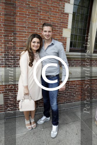 Leiden 7 juli 2017
Zanger Wesley Klein trouwt met de liefde van zijn leven Nelly! Naast zoontje Wesley en dochter Jailey in stadhuis Leiden. Sieneke met man