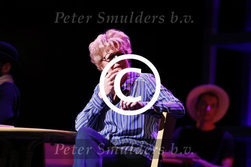 Hoorn 12 september 2017
Albert Verlinde en stage entertainment presenteren cast Annie MG Schmidt. Simone Kleinsma William Spaaij Marjolein TouwWim v d Driessche en Jeske v d Staak
De repetities waren in de schouwburg van Hoorn.