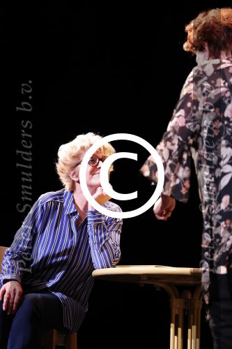 Hoorn 12 september 2017
Albert Verlinde en stage entertainment presenteren cast Annie MG Schmidt. Simone Kleinsma William Spaaij Marjolein TouwWim v d Driessche en Jeske v d Staak
De repetities waren in de schouwburg van Hoorn.