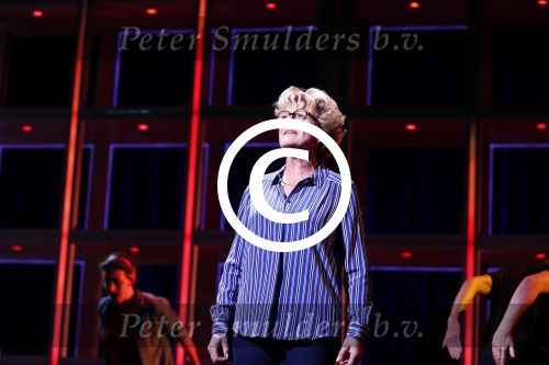 Hoorn 12 september 2017
Albert Verlinde en stage entertainment presenteren cast Annie MG Schmidt. Simone Kleinsma William Spaaij Marjolein TouwWim v d Driessche en Jeske v d Staak
De repetities waren in de schouwburg van Hoorn.