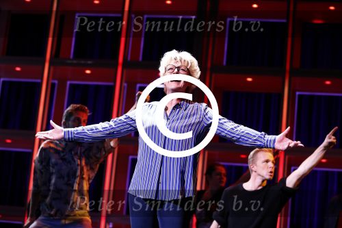 Hoorn 12 september 2017
Albert Verlinde en stage entertainment presenteren cast Annie MG Schmidt. Simone Kleinsma William Spaaij Marjolein TouwWim v d Driessche en Jeske v d Staak
De repetities waren in de schouwburg van Hoorn.