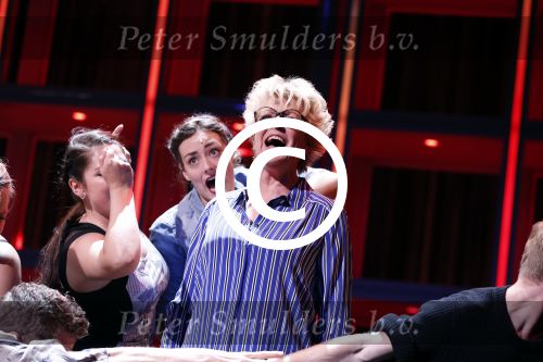 Hoorn 12 september 2017
Albert Verlinde en stage entertainment presenteren cast Annie MG Schmidt. Simone Kleinsma William Spaaij Marjolein TouwWim v d Driessche en Jeske v d Staak
De repetities waren in de schouwburg van Hoorn.