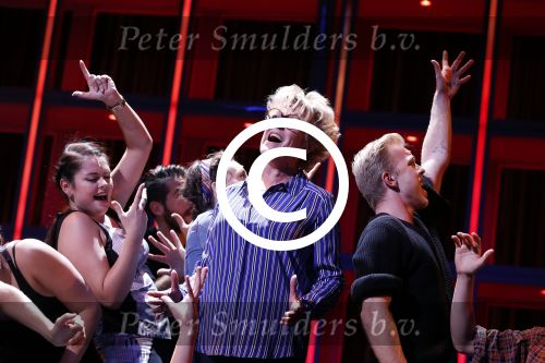Hoorn 12 september 2017
Albert Verlinde en stage entertainment presenteren cast Annie MG Schmidt. Simone Kleinsma William Spaaij Marjolein TouwWim v d Driessche en Jeske v d Staak
De repetities waren in de schouwburg van Hoorn.