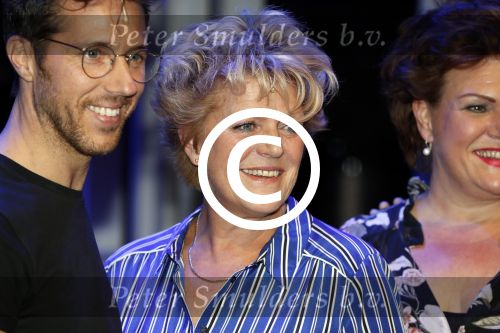 Hoorn 12 september 2017
Albert Verlinde en stage entertainment presenteren cast Annie MG Schmidt. Simone Kleinsma William Spaaij Marjolein TouwWim v d Driessche en Jeske v d Staak
De repetities waren in de schouwburg van Hoorn.