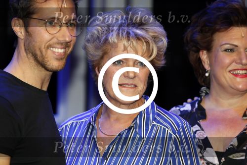 Hoorn 12 september 2017
Albert Verlinde en stage entertainment presenteren cast Annie MG Schmidt. Simone Kleinsma William Spaaij Marjolein TouwWim v d Driessche en Jeske v d Staak
De repetities waren in de schouwburg van Hoorn.