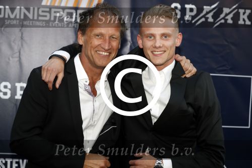 Apeldoorn 2 september 2017
Premiere Spaak in Omnisport . De hoofdrollen worden oa gespeeld door Tim Douwsma Aart Staartjes en Saskia Elise. Steven de Jong is de producent