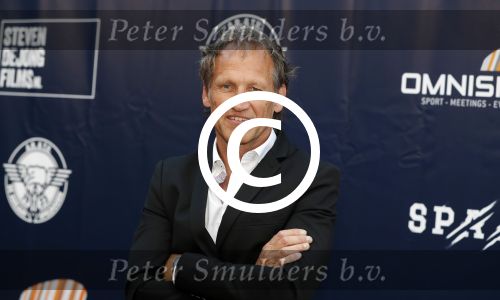 Apeldoorn 2 september 2017
Premiere Spaak in Omnisport . De hoofdrollen worden oa gespeeld door Tim Douwsma Aart Staartjes en Saskia Elise. Steven de Jong is de producent
Steven de Jong