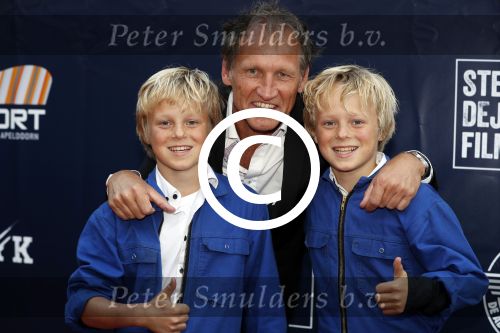 Apeldoorn 2 september 2017
Premiere Spaak in Omnisport . De hoofdrollen worden oa gespeeld door Tim Douwsma Aart Staartjes en Saskia Elise. Steven de Jong is de producent