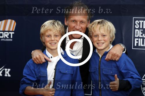 Apeldoorn 2 september 2017
Premiere Spaak in Omnisport . De hoofdrollen worden oa gespeeld door Tim Douwsma Aart Staartjes en Saskia Elise. Steven de Jong is de producent