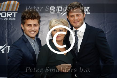 Apeldoorn 2 september 2017
Premiere Spaak in Omnisport . De hoofdrollen worden oa gespeeld door Tim Douwsma Aart Staartjes en Saskia Elise. Steven de Jong is de producent. Tim met moeder en broer