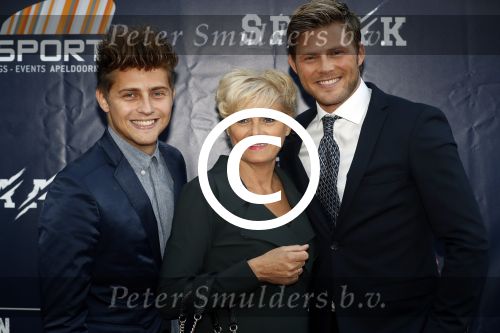 Apeldoorn 2 september 2017
Premiere Spaak in Omnisport . De hoofdrollen worden oa gespeeld door Tim Douwsma Aart Staartjes en Saskia Elise. Steven de Jong is de producent. Tim met moeder en broer