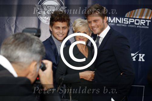 Apeldoorn 2 september 2017
Premiere Spaak in Omnisport . De hoofdrollen worden oa gespeeld door Tim Douwsma Aart Staartjes en Saskia Elise. Steven de Jong is de producent. Tim met moeder en broer