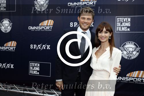 Apeldoorn 2 september 2017
Premiere Spaak in Omnisport . De hoofdrollen worden oa gespeeld door Tim Douwsma Aart Staartjes en Saskia Elise. Steven de Jong is de producent