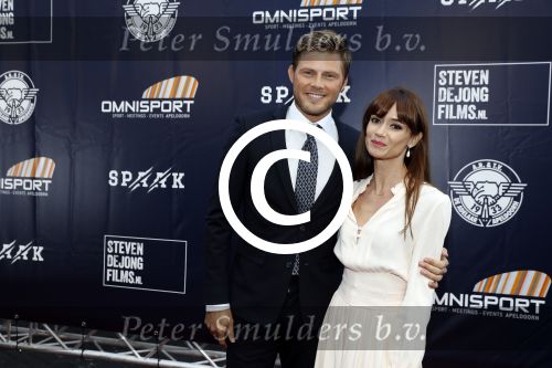 Apeldoorn 2 september 2017
Premiere Spaak in Omnisport . De hoofdrollen worden oa gespeeld door Tim Douwsma Aart Staartjes en Saskia Elise. Steven de Jong is de producent