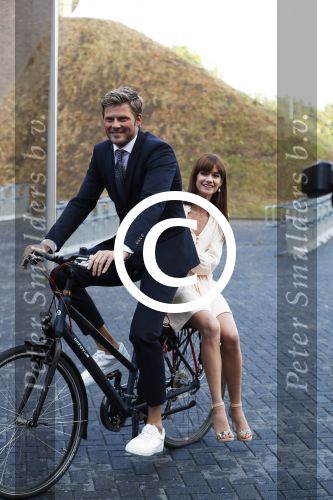 Apeldoorn 2 september 2017
Premiere Spaak in Omnisport . De hoofdrollen worden oa gespeeld door Tim Douwsma Aart Staartjes en Saskia Elise. Steven de Jong is de producent