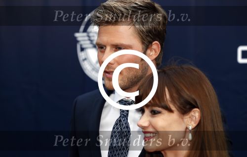 Apeldoorn 2 september 2017
Premiere Spaak in Omnisport . De hoofdrollen worden oa gespeeld door Tim Douwsma Aart Staartjes en Saskia Elise. Steven de Jong is de producent