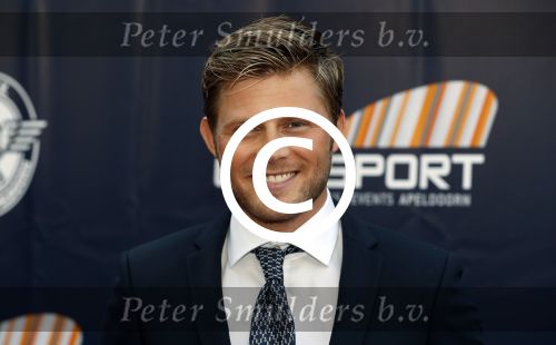 Apeldoorn 2 september 2017
Premiere Spaak in Omnisport . De hoofdrollen worden oa gespeeld door Tim Douwsma Aart Staartjes en Saskia Elise. Steven de Jong is de producent