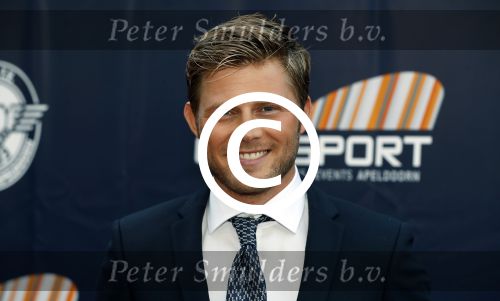 Apeldoorn 2 september 2017
Premiere Spaak in Omnisport . De hoofdrollen worden oa gespeeld door Tim Douwsma Aart Staartjes en Saskia Elise. Steven de Jong is de producent