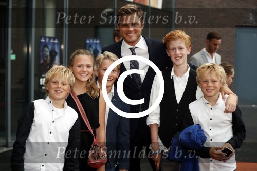 Apeldoorn 2 september 2017
Premiere Spaak in Omnisport . De hoofdrollen worden oa gespeeld door Tim Douwsma Aart Staartjes en Saskia Elise. Steven de Jong is de producent
