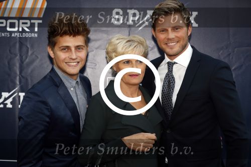Apeldoorn 2 september 2017
Premiere Spaak in Omnisport . De hoofdrollen worden oa gespeeld door Tim Douwsma Aart Staartjes en Saskia Elise. Steven de Jong is de producent