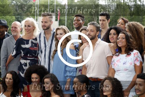 Amsterdam 6 september 2017
Perspresentatie van de musical On Your Feet bij strand Zuid. De cast met oa Ellen Evers, Jim Bakkum, Vajen van den Bosch, Albert Verlinde Nurlaila Kareem en  Tommie Christiaan