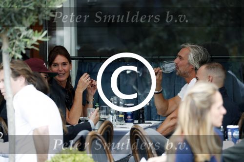 Amsterdam 7 september 2017 
Victor reinier met een vriendin op terras n amsterdam