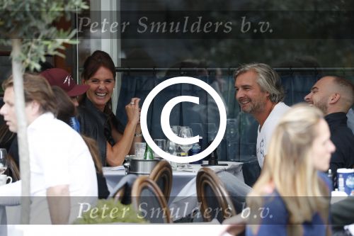 Amsterdam 7 september 2017 
Victor reinier met een vriendin op terras n amsterdam
