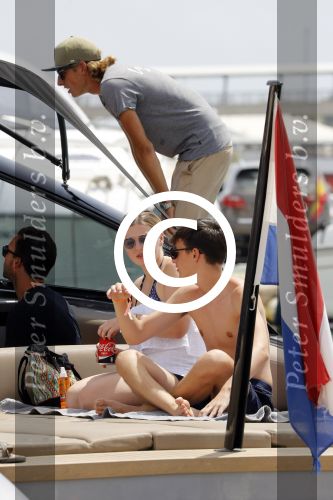 ibiza 15 augustus 2017
Jos Verstappen neemt zijn nieuwe vriendin de braziliaanse Amanda Sodre mee varen op een Wajer Yacht/boot . Zijn zoon Max en dochter Victoria Verstappen zijn er ook bij. Max heeft meerdere vrienden bij waaronder Mark Cox Dave Blom en Sander de Jonge.