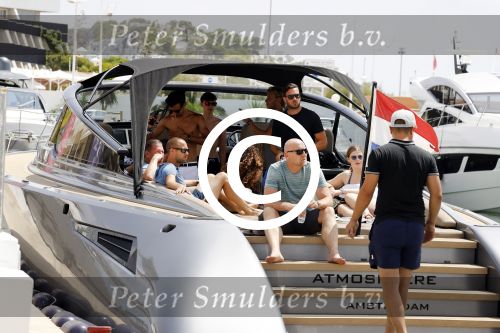 ibiza 15 augustus 2017
Jos Verstappen neemt zijn nieuwe vriendin de braziliaanse Amanda Sodre mee varen op een Wajer Yacht/boot . Zijn zoon Max en dochter Victoria Verstappen zijn er ook bij. Max heeft meerdere vrienden bij waaronder Mark Cox Dave Blom en Sander de Jonge.