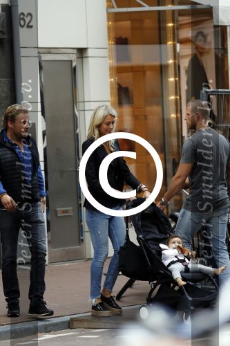 Amsterdam 1 september 2017
Wesly Bronkhorst met vriendin en haar dochter op de pc hooftstraat
