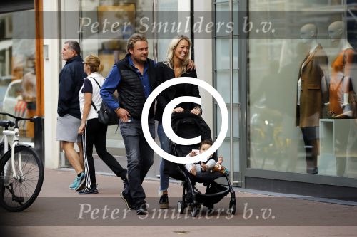 Amsterdam 1 september 2017
Wesly Bronkhorst met vriendin en haar dochter op de pc hooftstraat