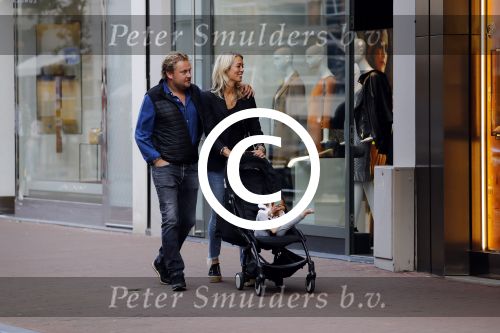 Amsterdam 1 september 2017
Wesly Bronkhorst met vriendin en haar dochter op de pc hooftstraat