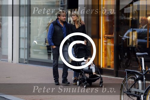 Amsterdam 1 september 2017
Wesly Bronkhorst met vriendin en haar dochter op de pc hooftstraat