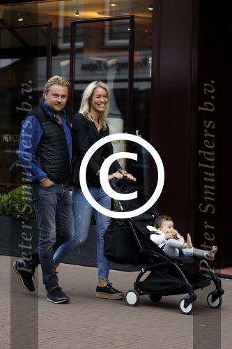 Amsterdam 1 september 2017
Wesly Bronkhorst met vriendin en haar dochter op de pc hooftstraat