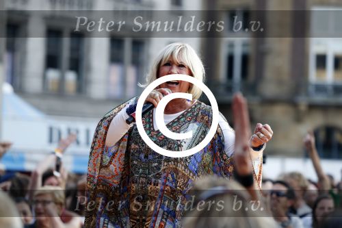 Amsterdam 6 augustus 2017 
Willeke Alberti en Candy Dulfer treden op ter afsluiting van de Gay parade op de dam.